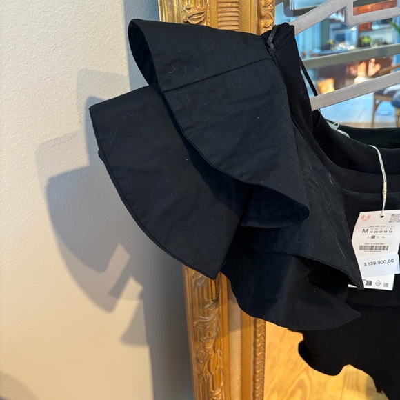 Elegant Black One-Shoulder Bodysuit - Picture 2 of 8